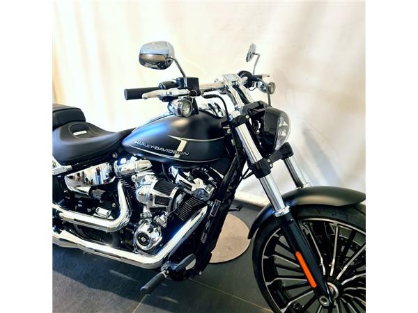 HARLEY-DAVIDSON BREAKOUT