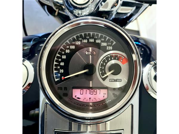 HARLEY-DAVIDSON ROAD KING