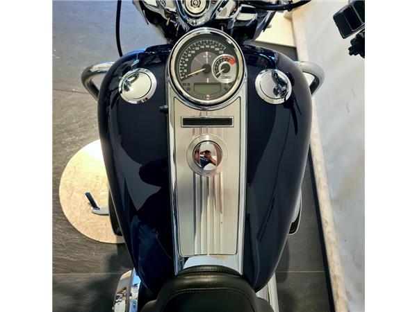 HARLEY-DAVIDSON ROAD KING