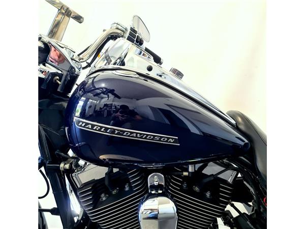 HARLEY-DAVIDSON ROAD KING