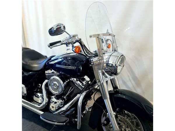 HARLEY-DAVIDSON ROAD KING