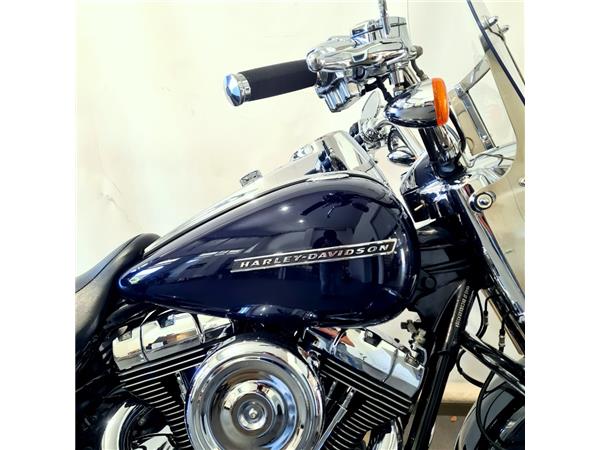 HARLEY-DAVIDSON ROAD KING