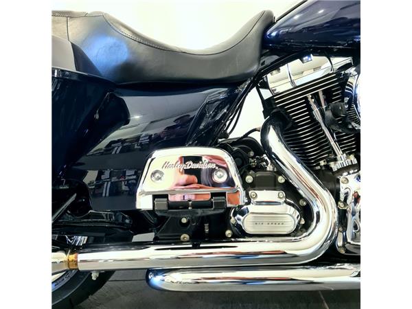 HARLEY-DAVIDSON ROAD KING