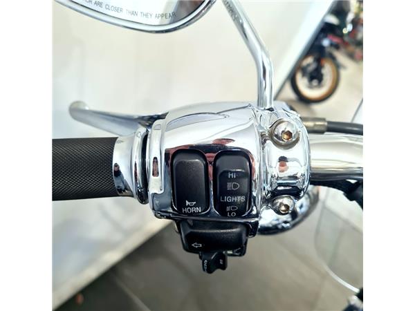 HARLEY-DAVIDSON ROAD KING