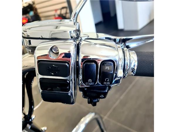 HARLEY-DAVIDSON ROAD KING