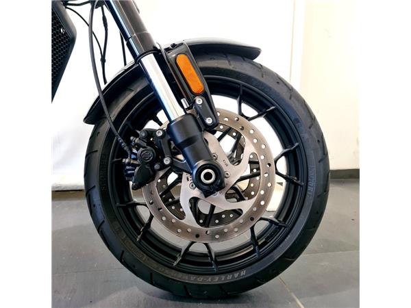 HARLEY-DAVIDSON STREET ROD