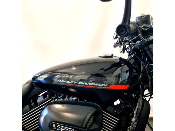 HARLEY-DAVIDSON STREET ROD