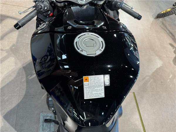 2026 YAMAHA YZF R9