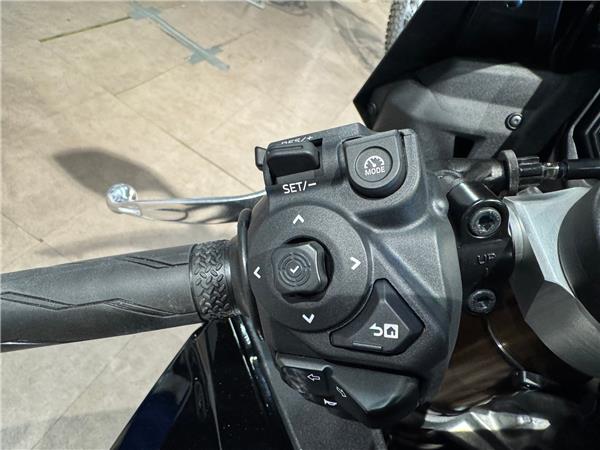2026 YAMAHA YZF R9