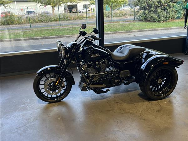 2025 HARLEY-DAVIDSON FREEWHEELER