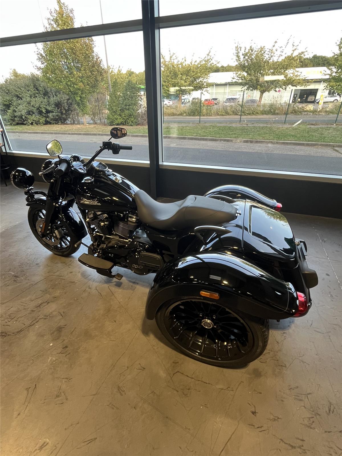 2025 HARLEY-DAVIDSON FREEWHEELER