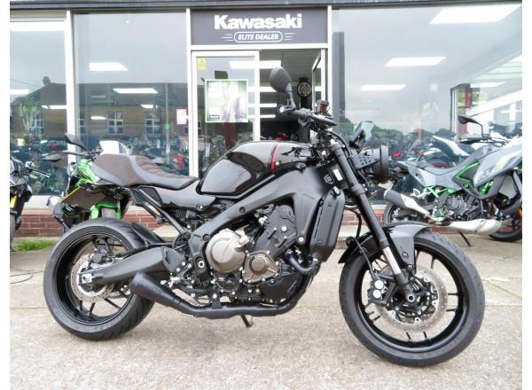 YAMAHA XSR900
