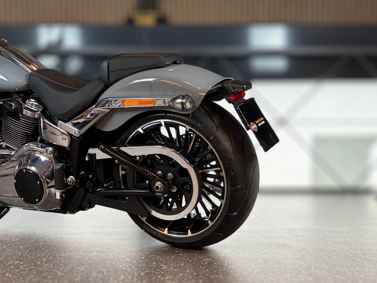FXBR Softail Breakout 117  | JEKILL & HYDE