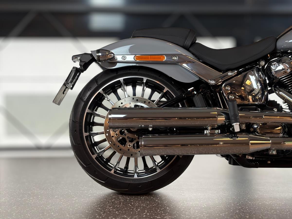 FXBR Softail Breakout 117  | JEKILL & HYDE