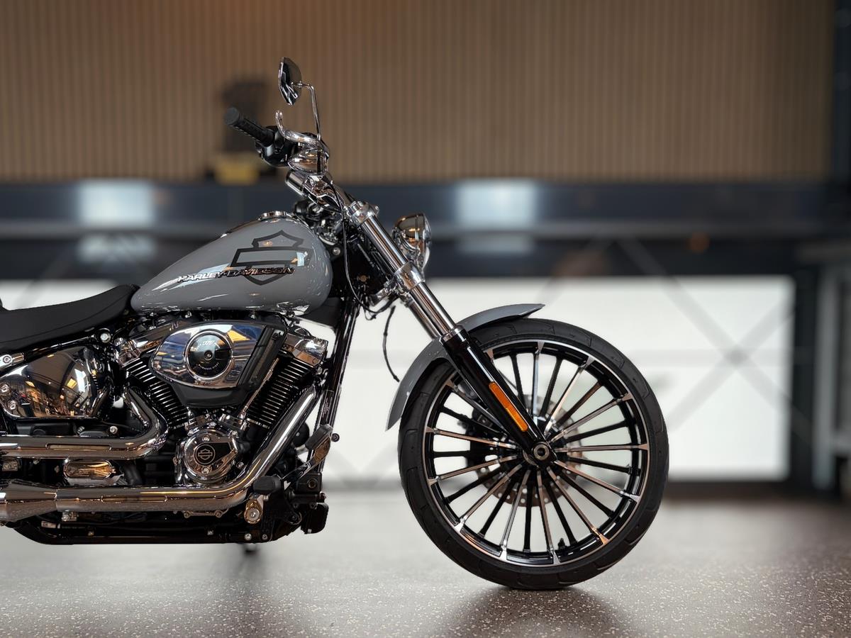 FXBR Softail Breakout 117  | JEKILL & HYDE