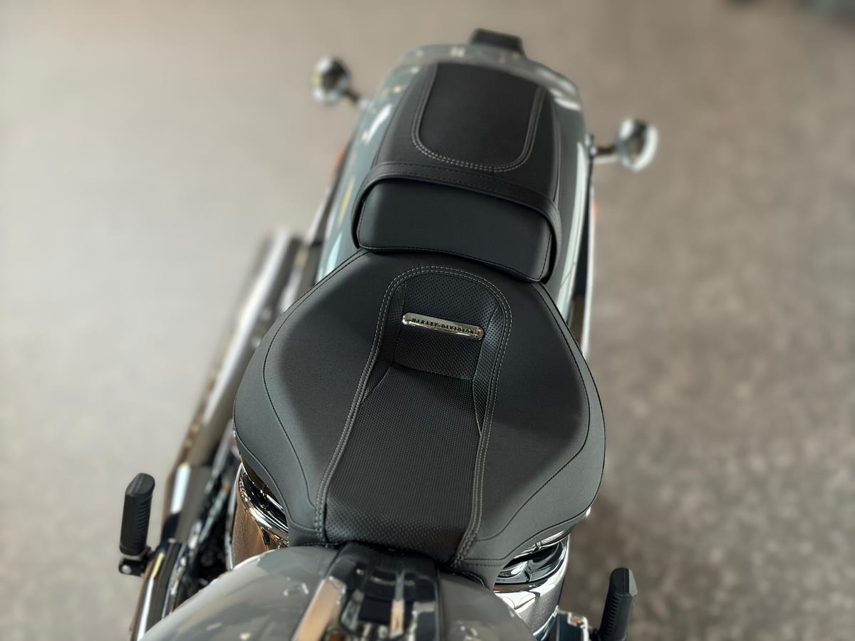 FXBR Softail Breakout 117  | JEKILL & HYDE