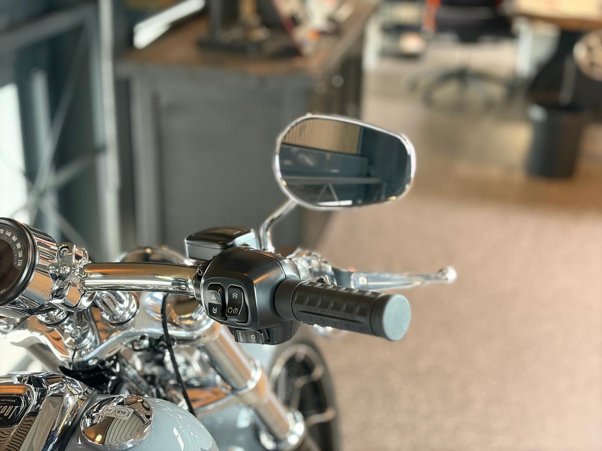 FXBR Softail Breakout 117  | JEKILL & HYDE