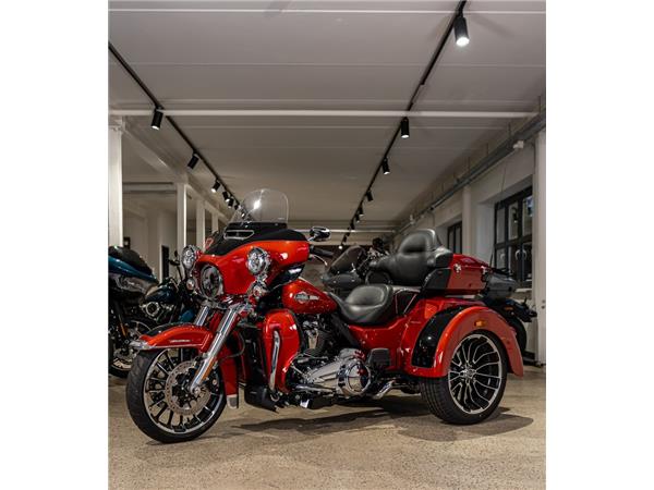 FLHTCUTG TRI GLIDE ULTRA 