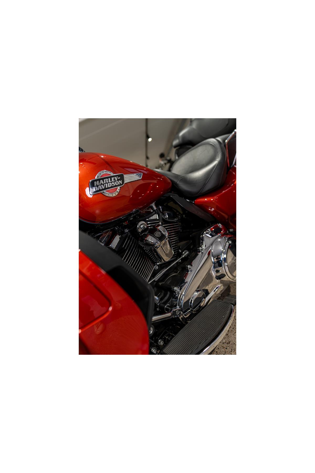 FLHTCUTG TRI GLIDE ULTRA 