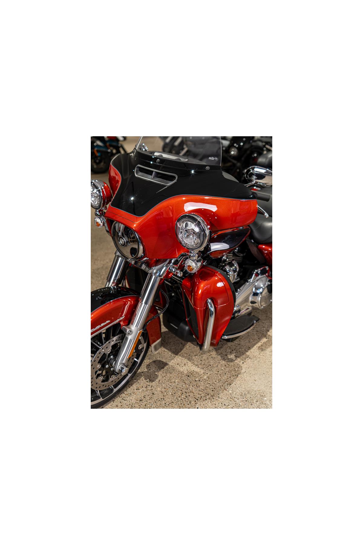 FLHTCUTG TRI GLIDE ULTRA 