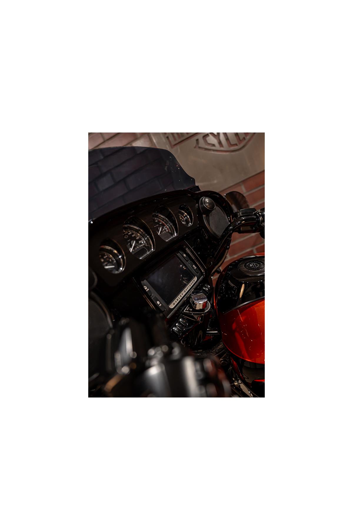 FLHXSE Street Glide CVO Jekill & Hyde