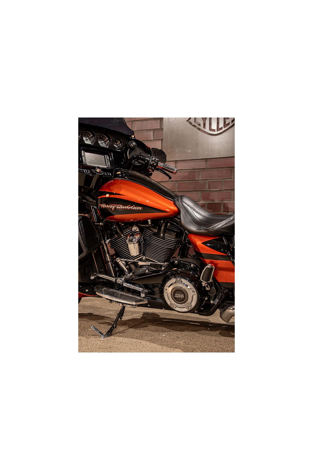 FLHXSE Street Glide CVO Jekill & Hyde