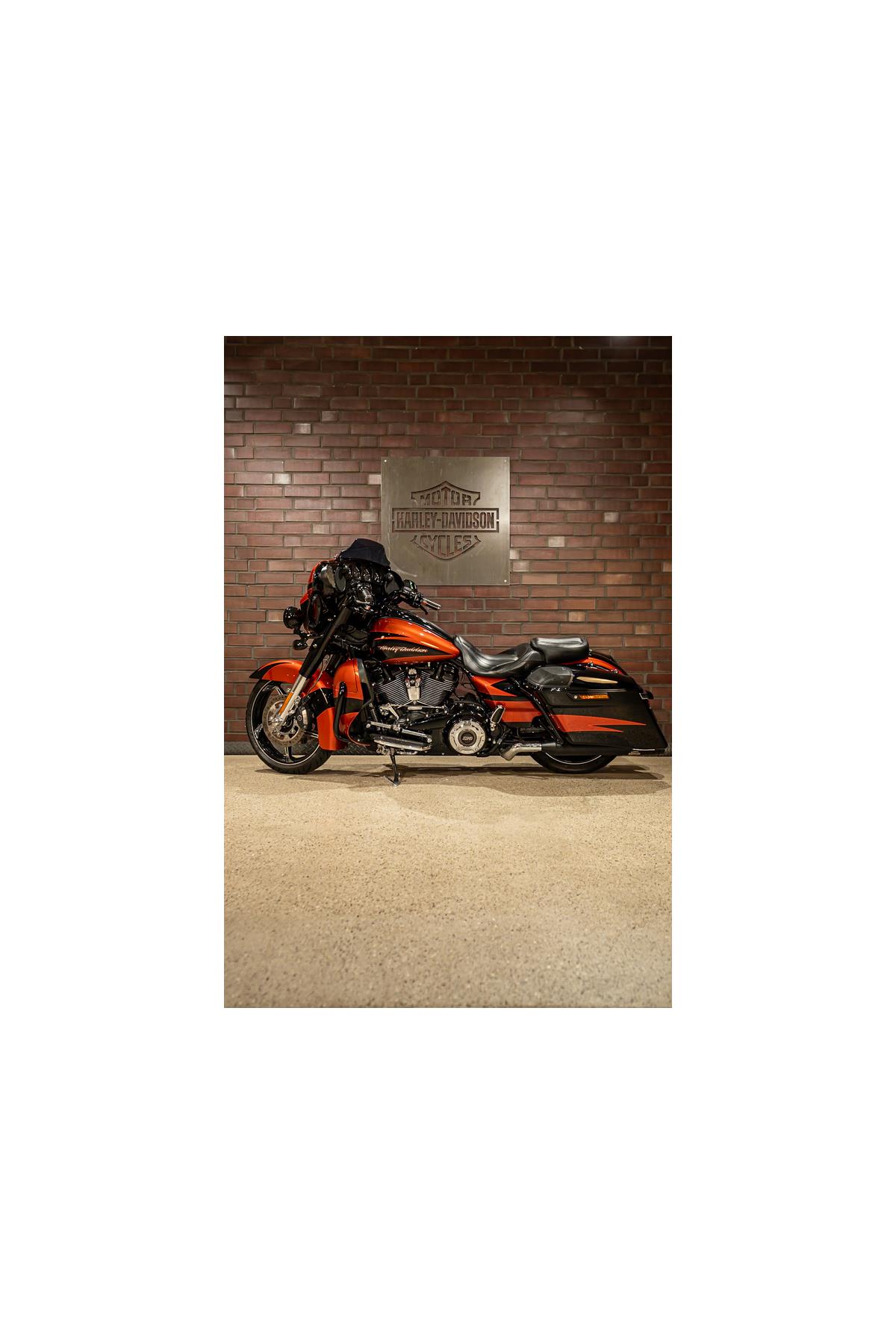 FLHXSE Street Glide CVO Jekill & Hyde