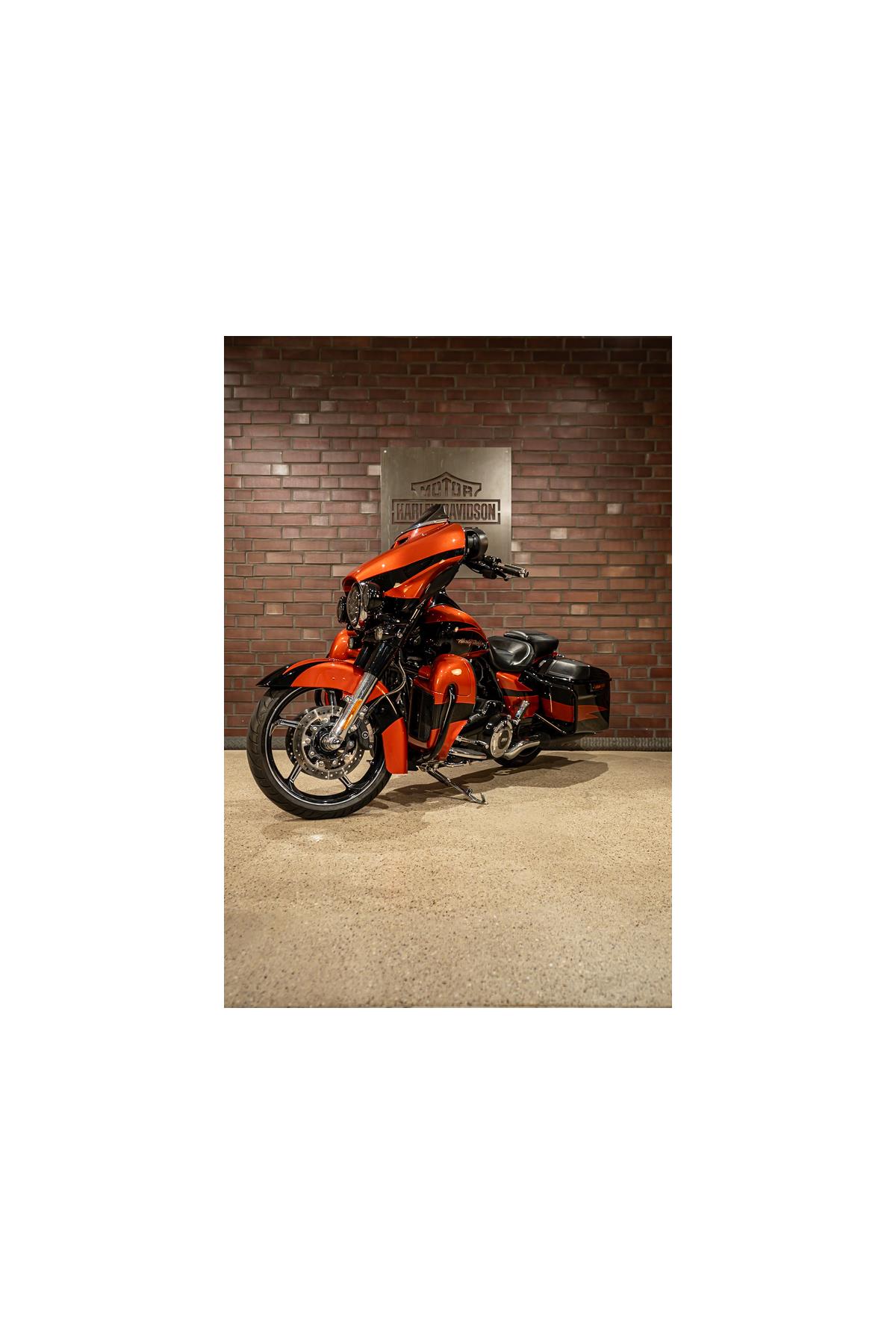 FLHXSE Street Glide CVO Jekill & Hyde