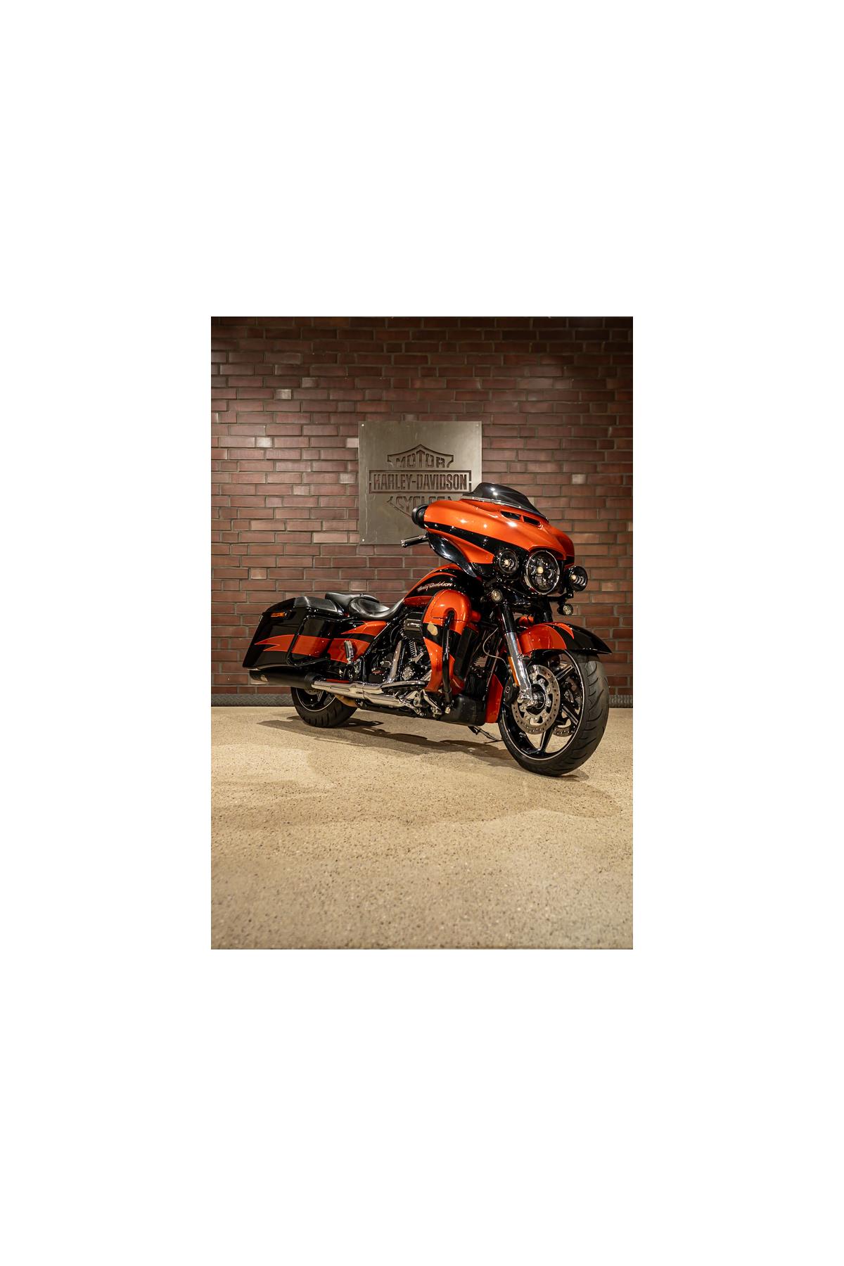FLHXSE Street Glide CVO Jekill & Hyde