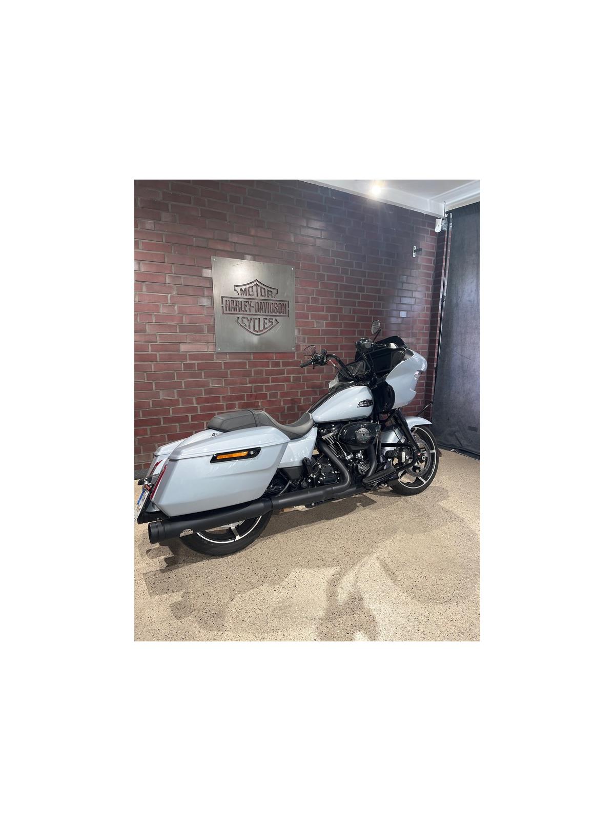 FLTRX Road Glide WILBER + J&H