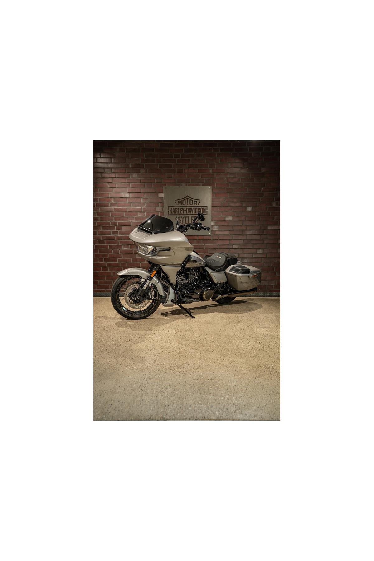 FLTRXSE Road Glide CVO CVO J&H
