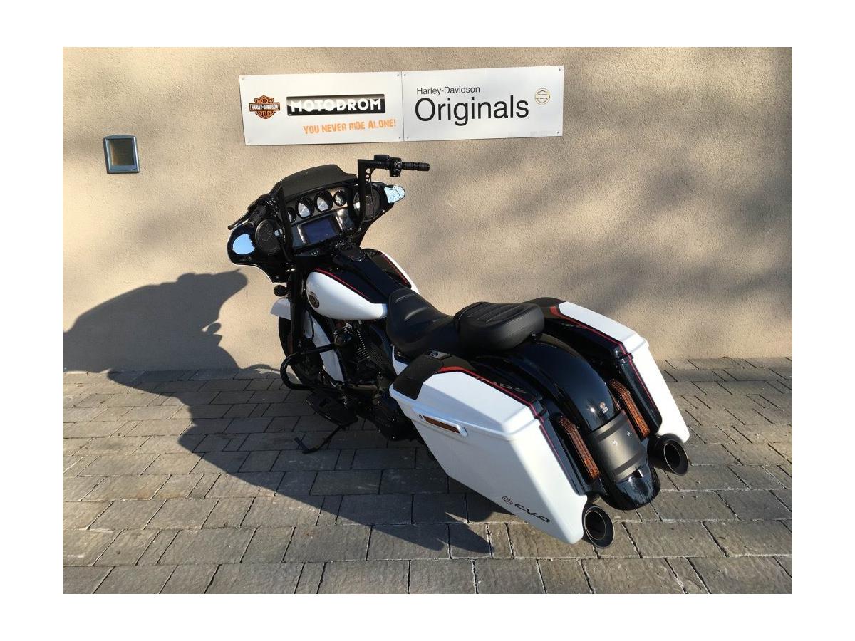 2022 Harley-Davidson CVO Street Glide FLHXSE