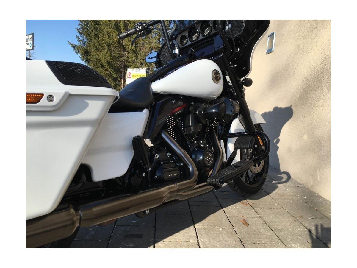 2022 Harley-Davidson CVO Street Glide FLHXSE