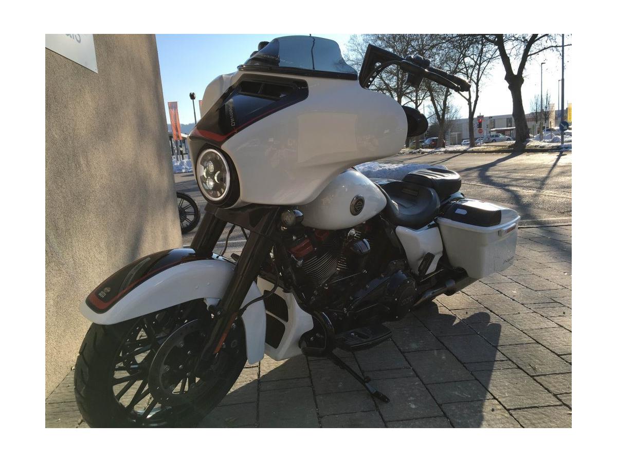 2022 Harley-Davidson CVO Street Glide FLHXSE