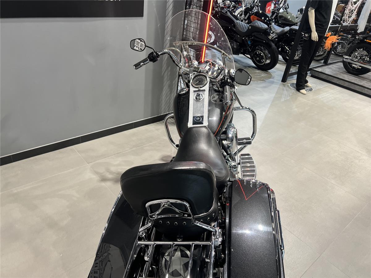 2013 HARLEY-DAVIDSON ROAD KING