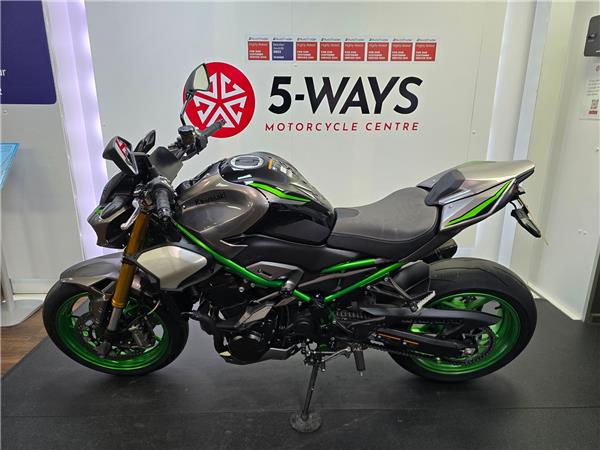 2025 KAWASAKI Z900 SE PERFORMANCE