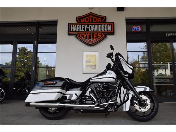 FLHXS Street Glide Special + Jekill&Hyde Auspuff
