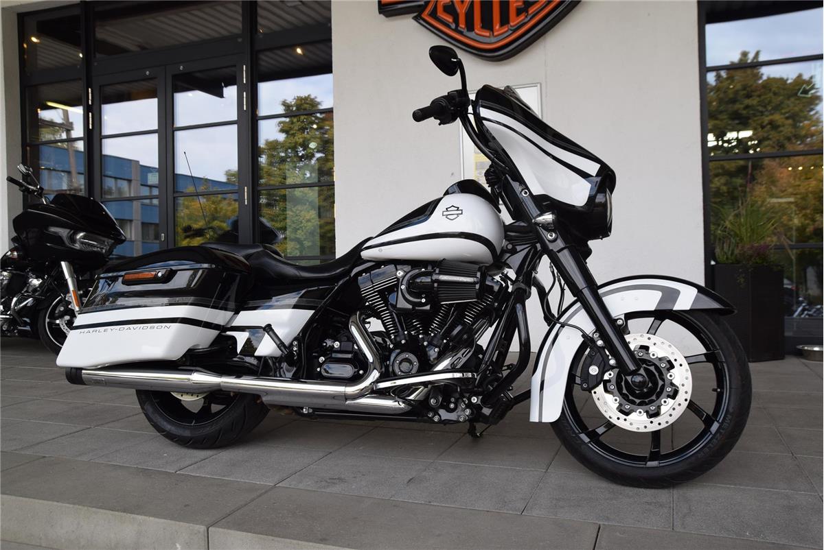 FLHXS Street Glide Special + Jekill&Hyde Auspuff