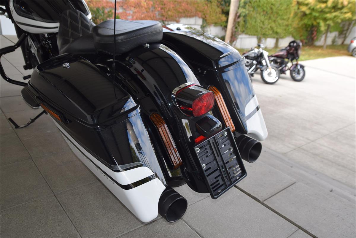 FLHXS Street Glide Special + Jekill&Hyde Auspuff