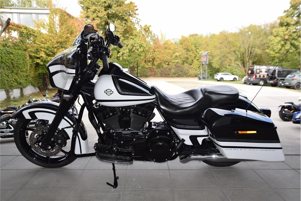 FLHXS Street Glide Special + Jekill&Hyde Auspuff