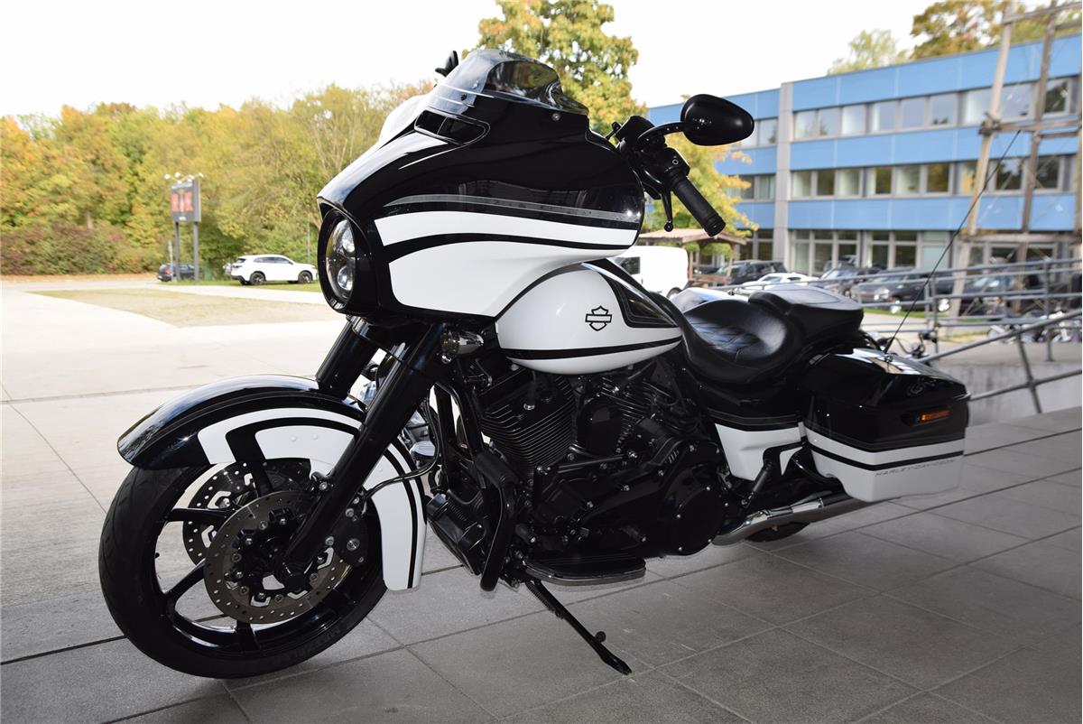 FLHXS Street Glide Special + Jekill&Hyde Auspuff