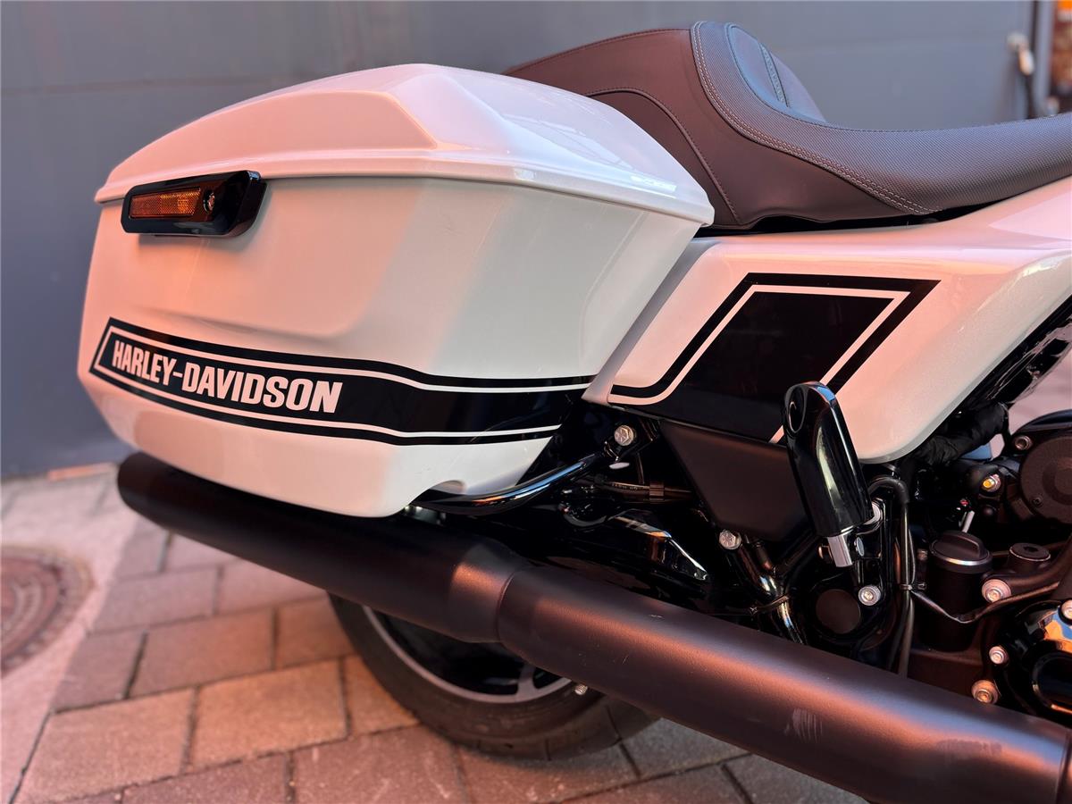 2024 Harley-Davidson Street Glide FLHX