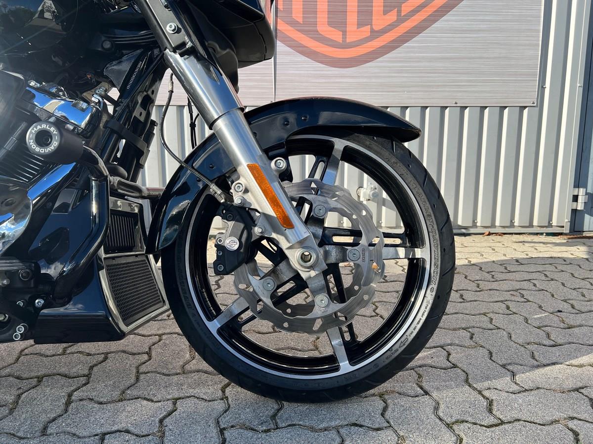Street Glide FLHX 