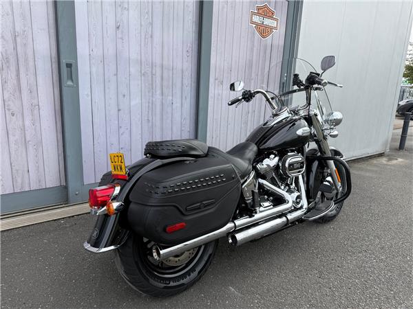 2022 HARLEY-DAVIDSON SOFTAIL FLHCS HERITAGE CLASSIC 114