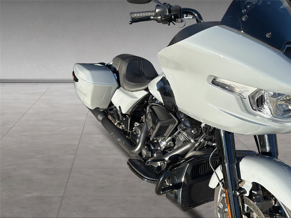 2026 harley-davidson FLTRX Road Glide Black Finish 117