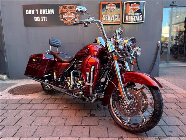 2013 Harley-Davidson CVO Road King FLHRSE