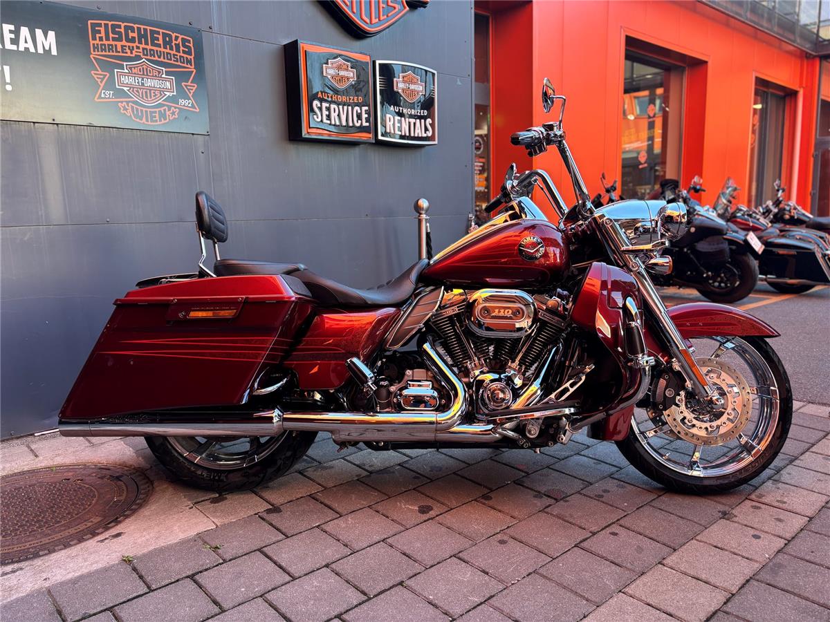 2013 Harley-Davidson CVO Road King FLHRSE
