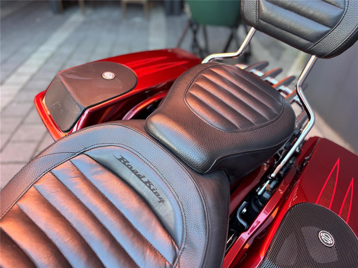 2013 Harley-Davidson CVO Road King FLHRSE