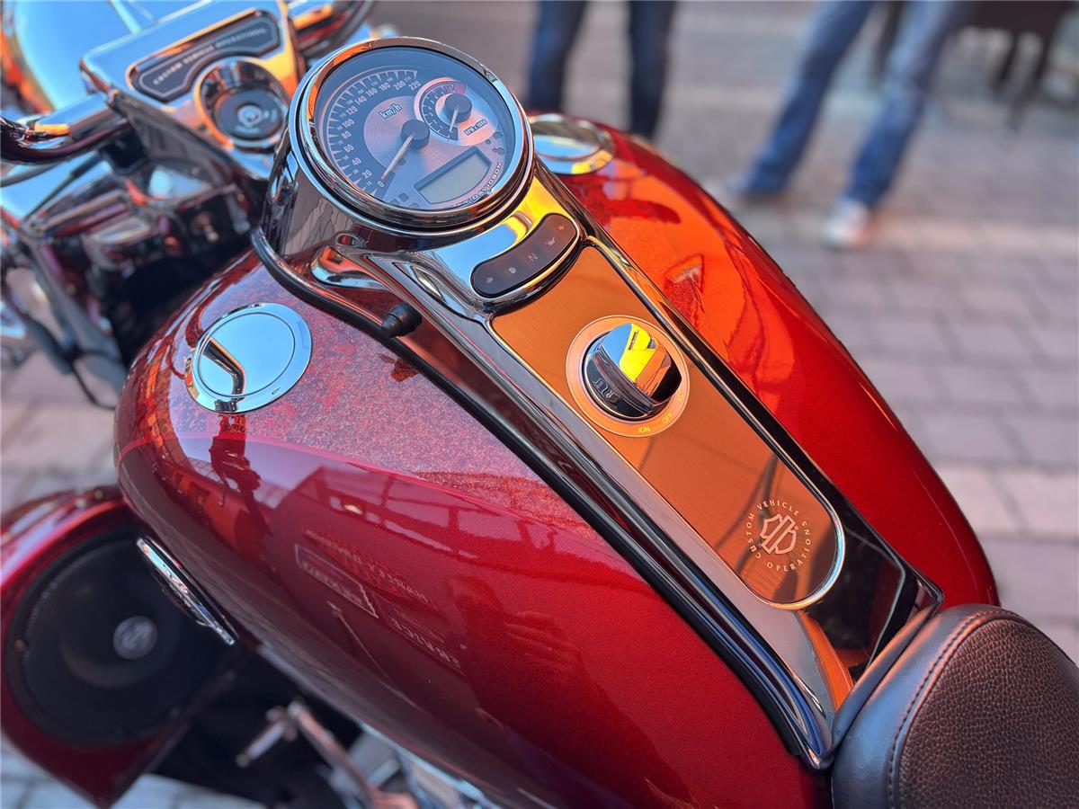 2013 Harley-Davidson CVO Road King FLHRSE