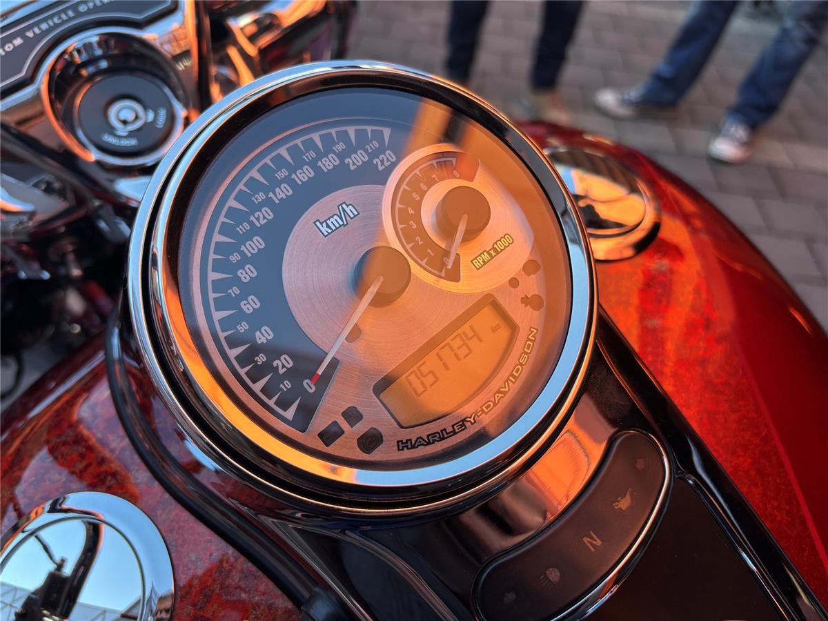2013 Harley-Davidson CVO Road King FLHRSE